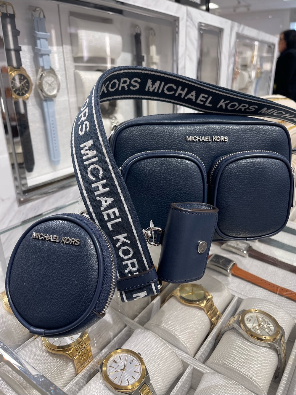 Michael Kors JST Leather Md Pocket Xbody Crossbody Bag with Case Apple Airpods - Picture 16 of 16